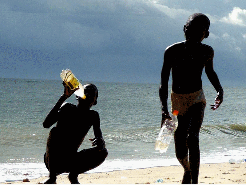 africa_afrique_children_enfant_plage_seaside_holliday_toy_jeu_jouet