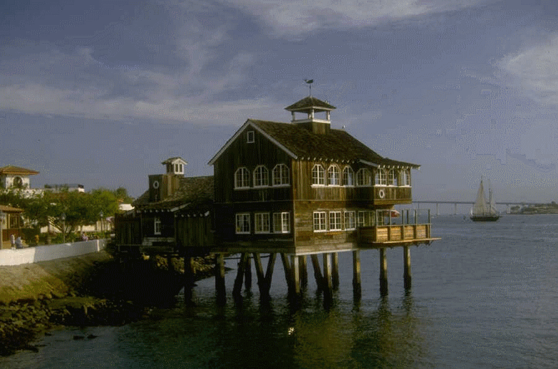 house_wood_seaside_norway_sandinavia